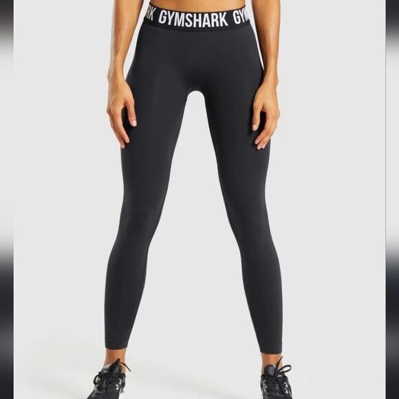 GYMSHARK Black Athleisure Capri Leggings Size Small - Picture 1 of 5